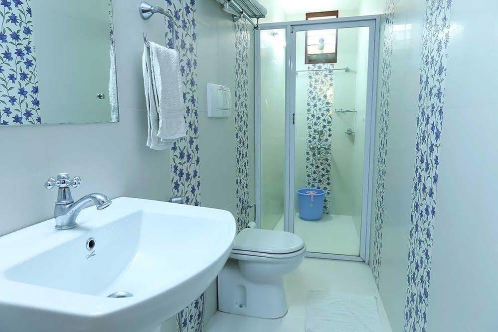 Apartamento Chiramel Residency Kochi Exterior foto