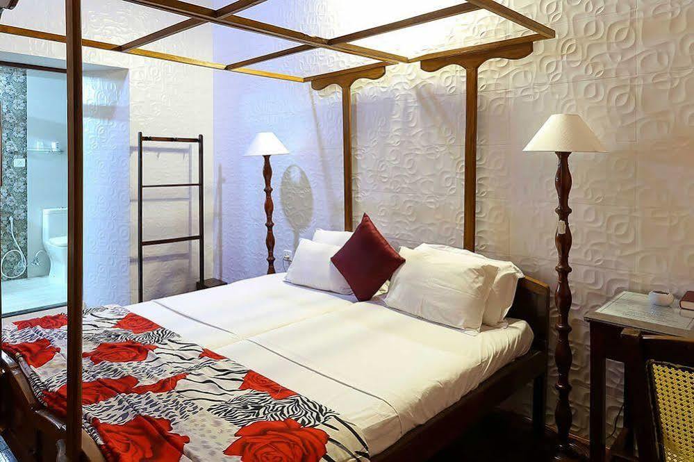 Apartamento Chiramel Residency Kochi Exterior foto