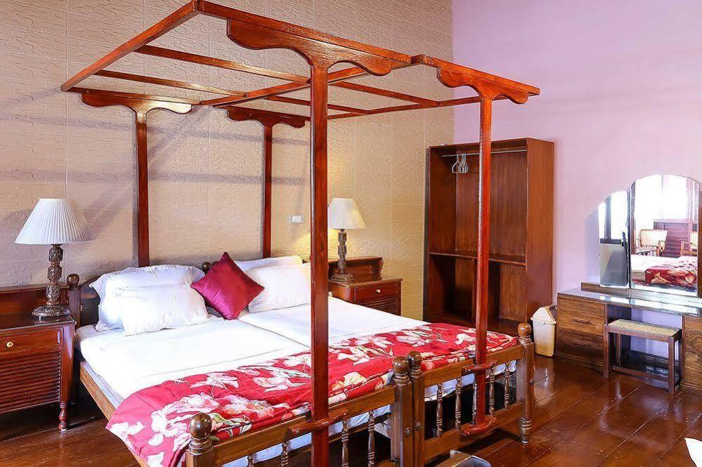 Apartamento Chiramel Residency Kochi Exterior foto