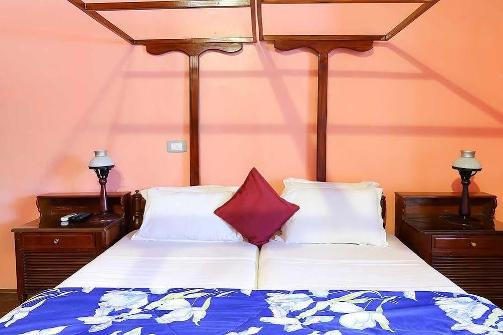 Apartamento Chiramel Residency Kochi Exterior foto